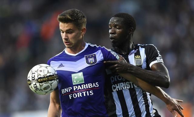 依然不容小 依然不容小